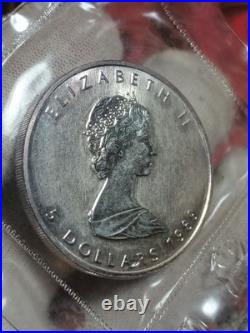 1989 1 Oz $5.9999 Fine Silver Canada Maple Leaf In Original Plastic Casing 1989 1 Oz $5.9999 Fine Silver Canada Maple Leaf In Original Plastic Casing