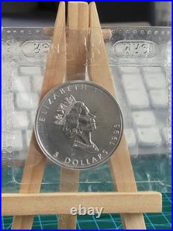 1993 1oz Canadian Maple Leaf Silver coin PERFECTLY RCM SEALED AND GENUINE (13)