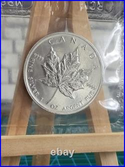 1993 1oz Canadian Maple Leaf Silver coin PERFECTLY RCM SEALED AND GENUINE (13) 1993 1oz Canadian Maple Leaf Silver coin PERFECTLY RCM SEALED AND GENUINE (13)