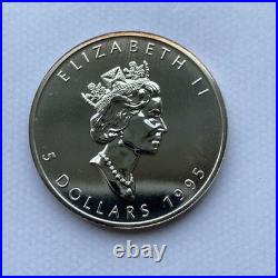 1995 Royal Canada Mint Silver $5 Dollar uncirculated Maple Leaf. 9999 Coin