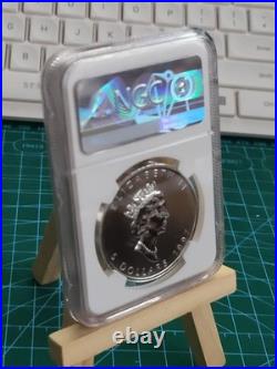 1997 1oz Canadian Maple Leaf Silver coin GRADED BY NGC MS68 Extremely Rare (2)