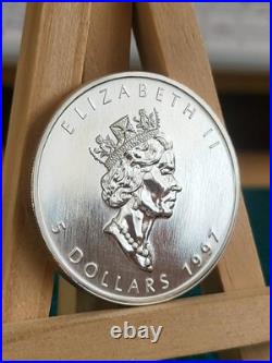 1997 VERY RARE 1oz Canadian Maple Leaf Silver Coin UNCIRCULATED AND GENUINE (25)