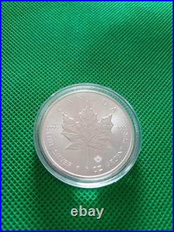 262. Canadian Maple 2016 Uncirculated Fine Silver 1oz Coin In Capsule 262. Canadian Maple 2016 Uncirculated Fine Silver 1oz Coin In Capsule