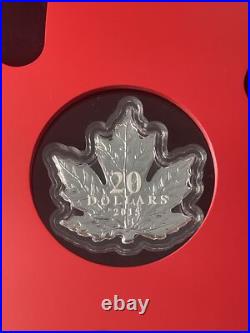 Canada $20 2015 Maple Leaf Fine Silver Coin In Maple Leaf Display Case Canada $20 2015 Maple Leaf Fine Silver Coin In Maple Leaf Display Case