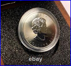 Canada Maple Leaf 1 Oz Silver 2017 Ufo Glow In The Dark 5$ Silver Coin